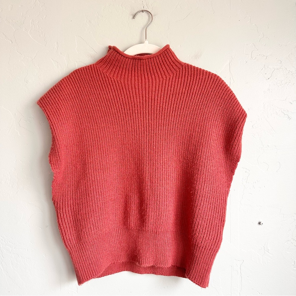 Deluc‎ Women’s Luxe Sleeveless Mock Neck Sweater Top Large EUC Deep Salmon Pink
